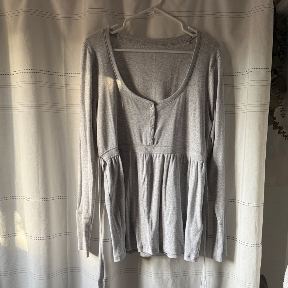Hollister Light Gray Long Sleeve Top